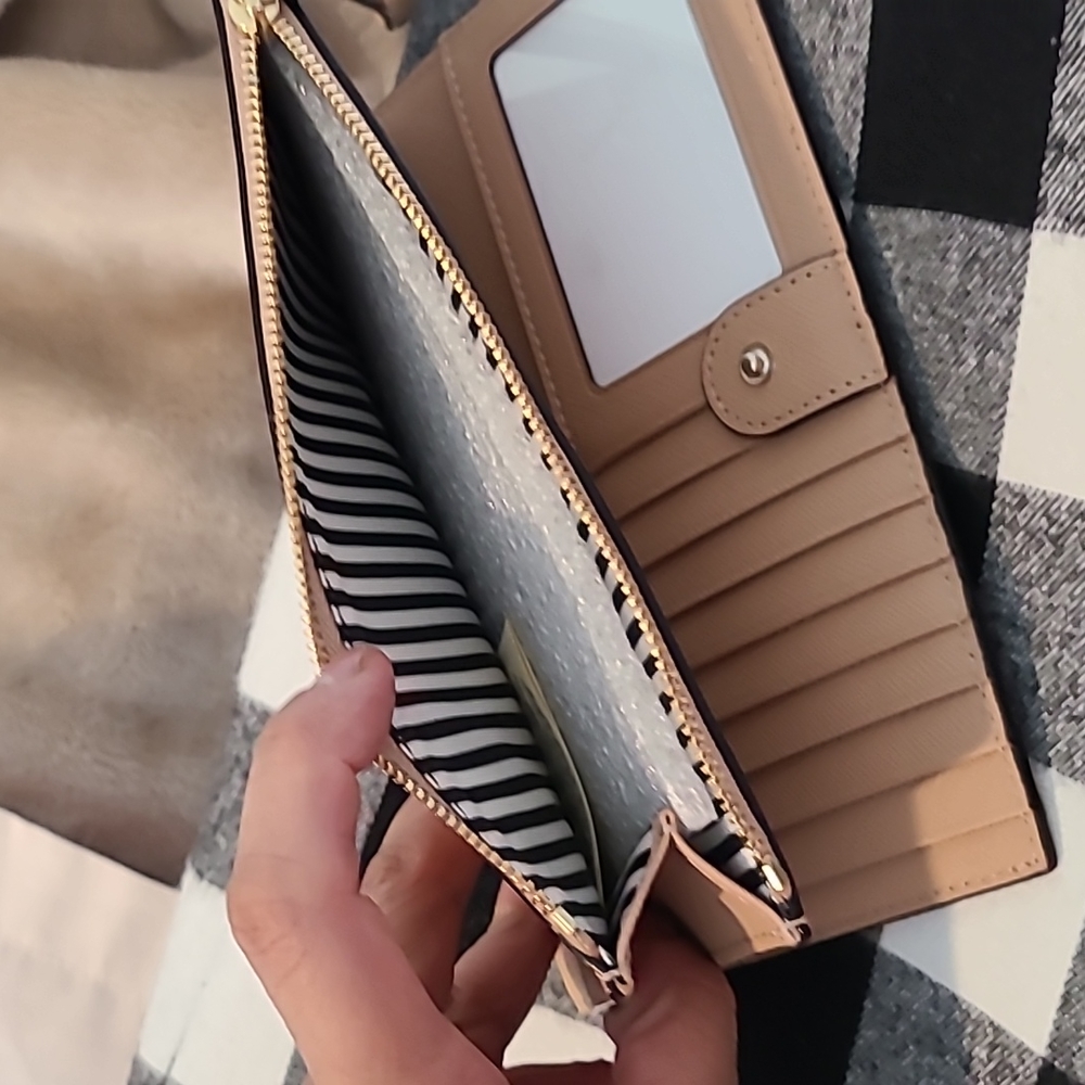 Wallet - Picture 3 of 4